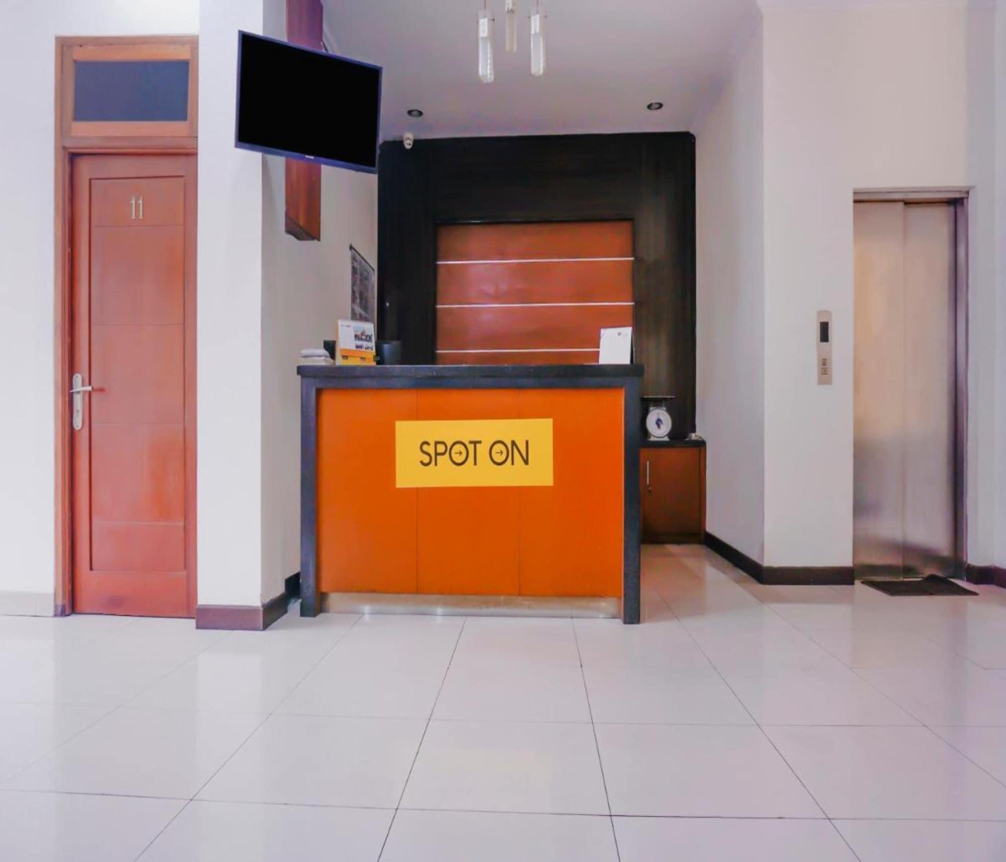 Oyo 2357 Syariah Grand Raudhah Hotel Jakarta Eksteriør billede